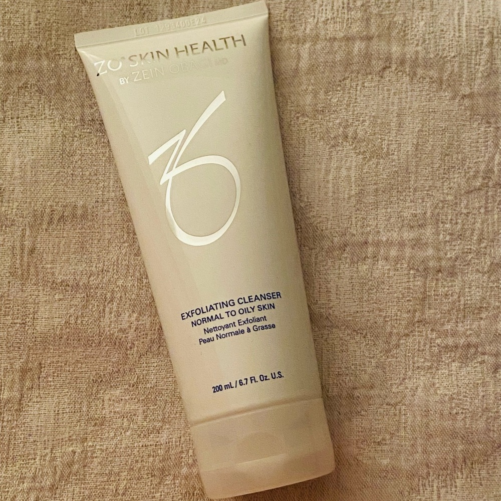 ZO Skin Health Exfoliating Cleanser - Blue - Picture 3 of 4